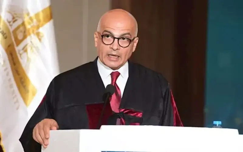 جامعة عين شمس تمنح المستشار عمر مروان الدكتوراة الفخرية